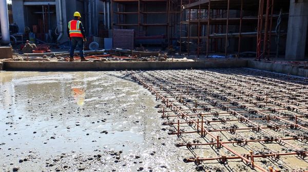 Meilleures pratiques pour un coulage de dalle en béton rapide